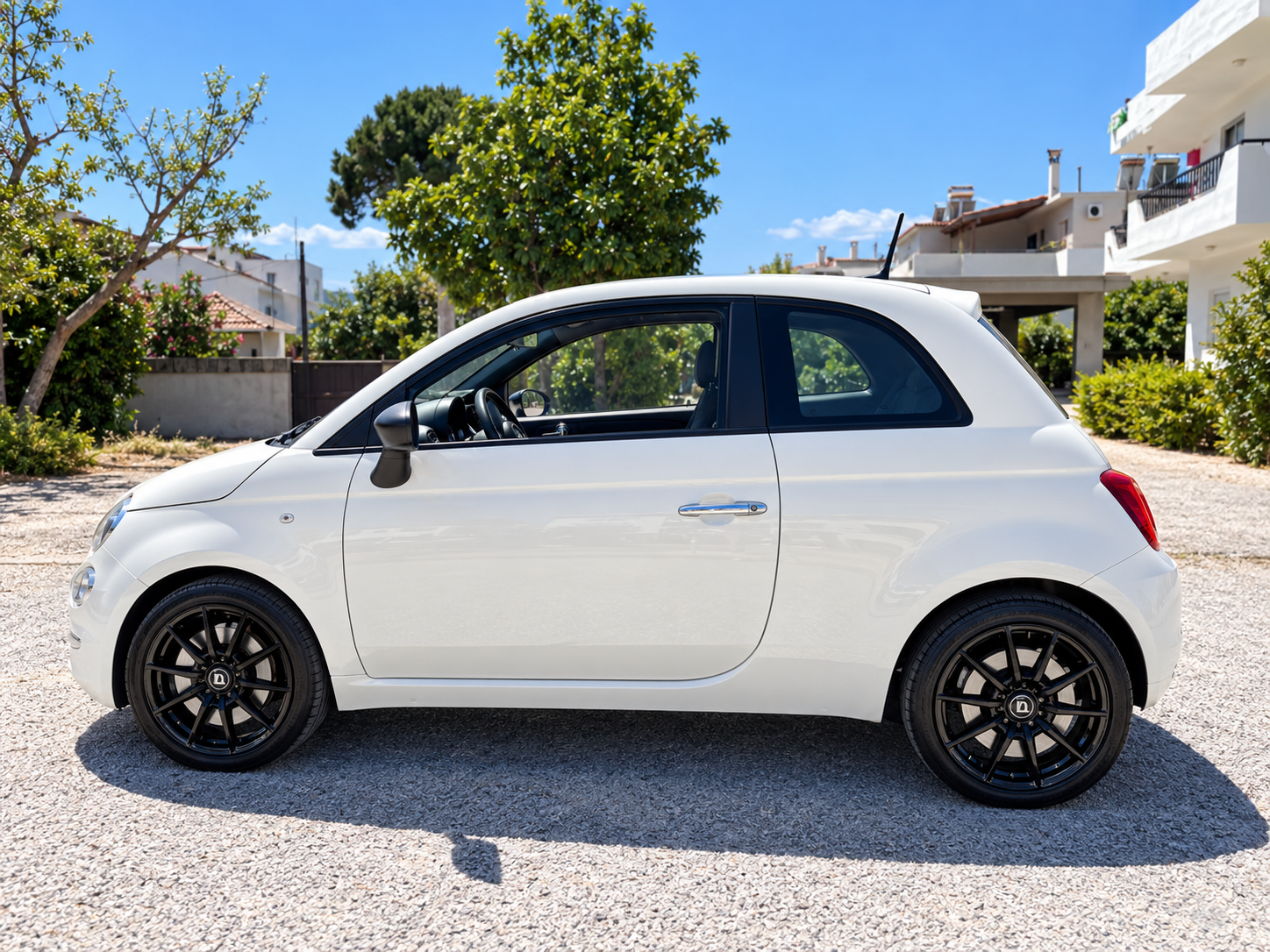 Fiat 500 side profile with black wheels