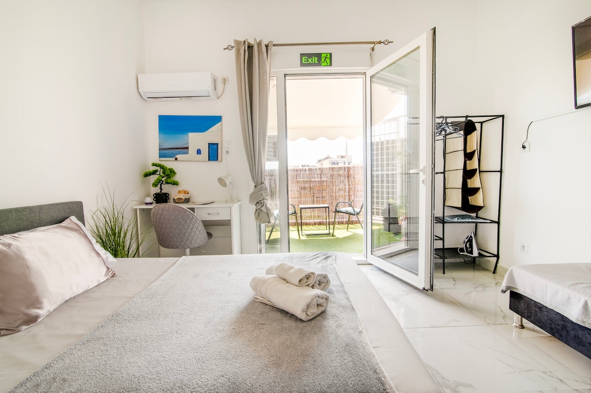 236 Ave. • Penthouse Studio with Panoramic View photo 3